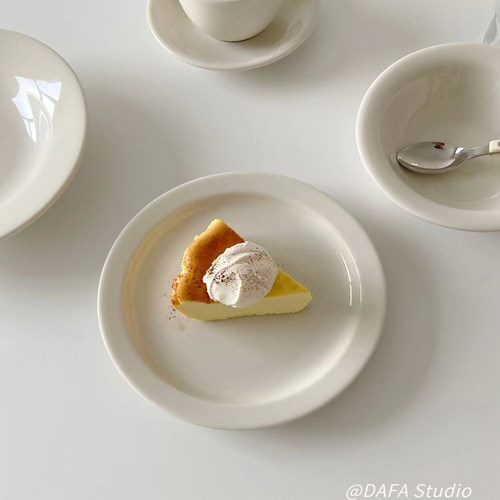 奶呼呼系列窄边家用餐具陶瓷平盘