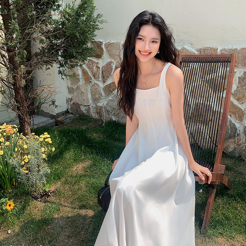 绝美简单大方白色方领连衣裙女夏超好看温柔气质吊带掐腰长裙及踝,女装连衣裙,叁秋一裳