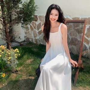 绝美简单大方白色方领连衣裙女夏超好看温柔气质吊带掐腰长裙及踝图片