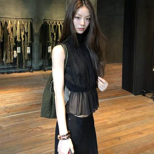 Oude Waag 经典花边露背乔其纱高领无袖短TOP