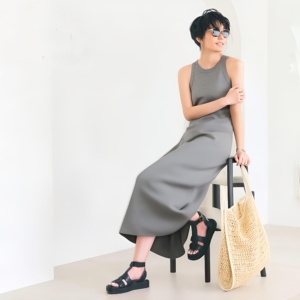 巨巨显瘦 MO家 超细高密VISCOSE环保纱 圆领挖肩罗纹针织连衣裙