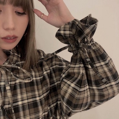 人气款木耳花边领格纹衬衫