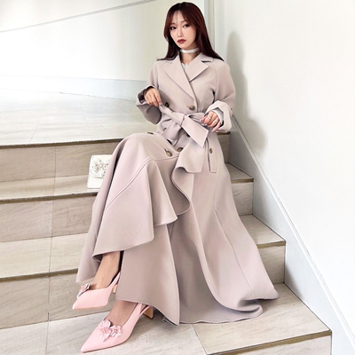 女人的浪漫与坚韧 R家 瘦巧身型 侧荷叶边双排扣系带收腰风衣外套