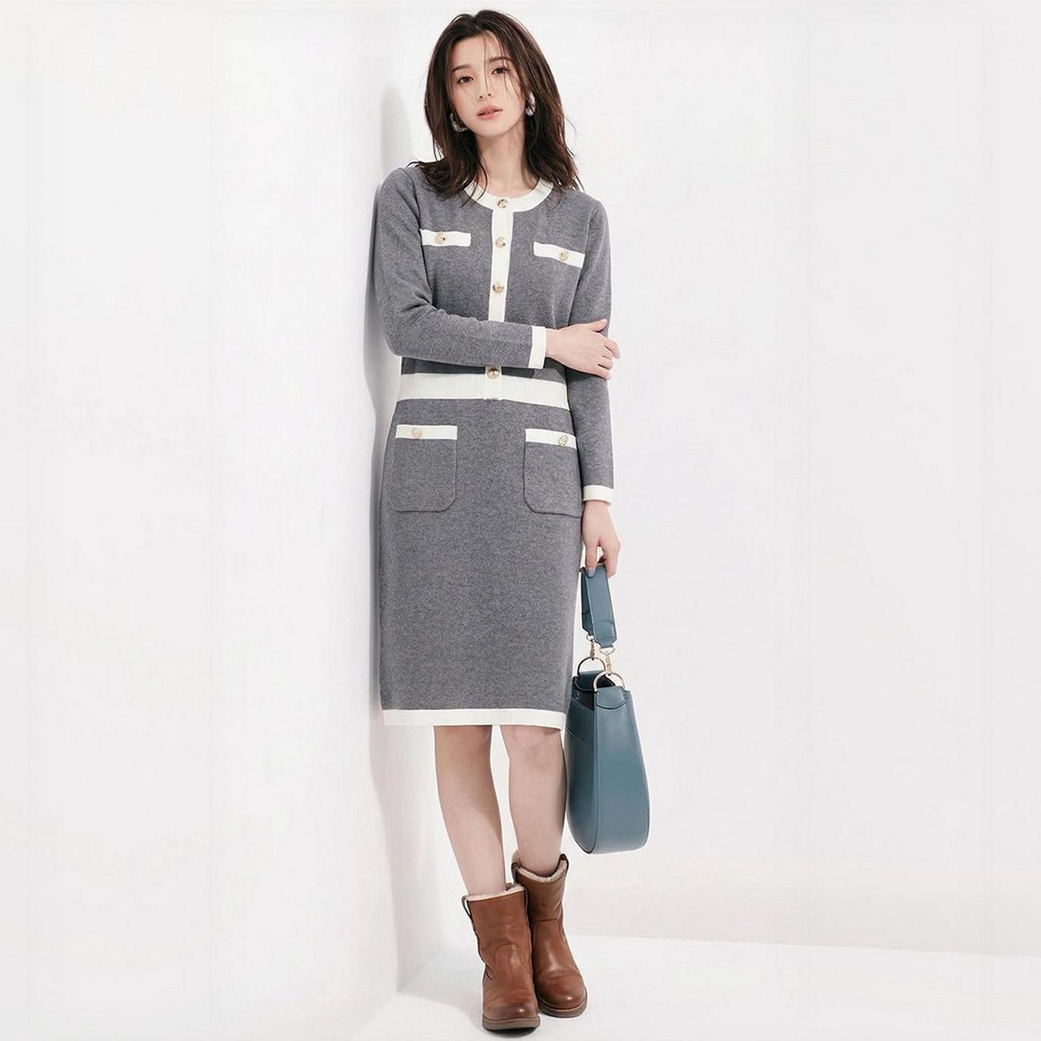 四名媛 经典小香风H型好版型 浮雕金扣高克重厚实配色针织连衣裙