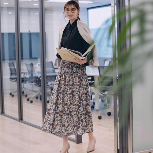 代1200+2.6w+L0un1e 艺术百褶 匠心重工！灵动垂坠印花褶皱半身裙