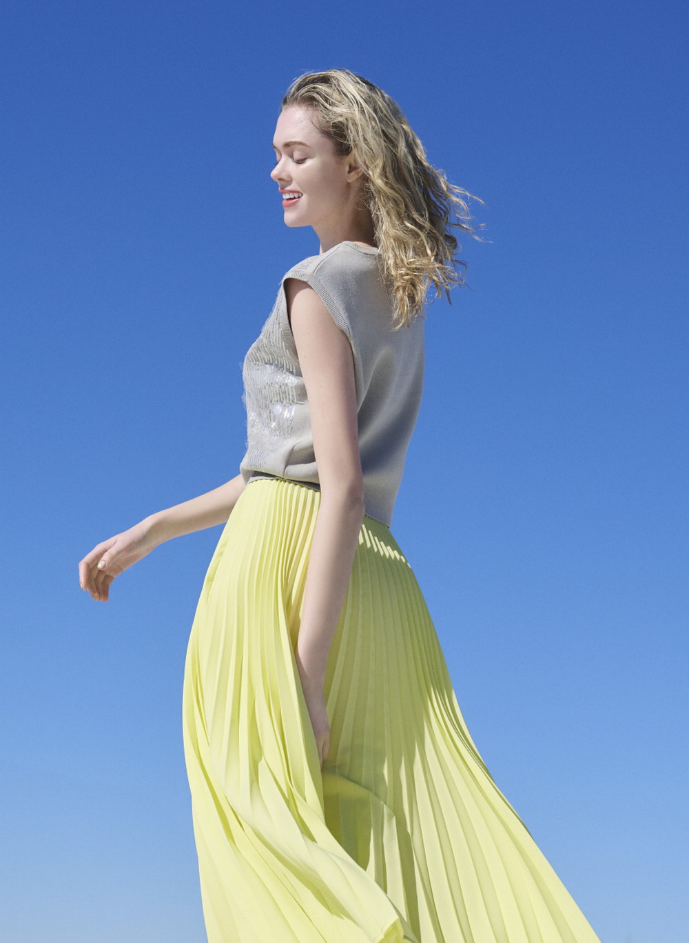 麻感面料一抹灵动百褶裙