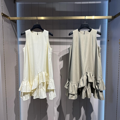 真元~M家人气王 富家千金 空気裸感莱赛尔荷叶花苞下摆无袖连衣裙