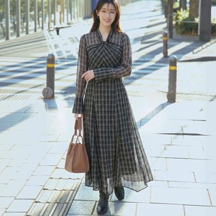 进店苾败~Mer家超人气 美貌野心家 法式复古扭结领格纹飘逸连衣裙