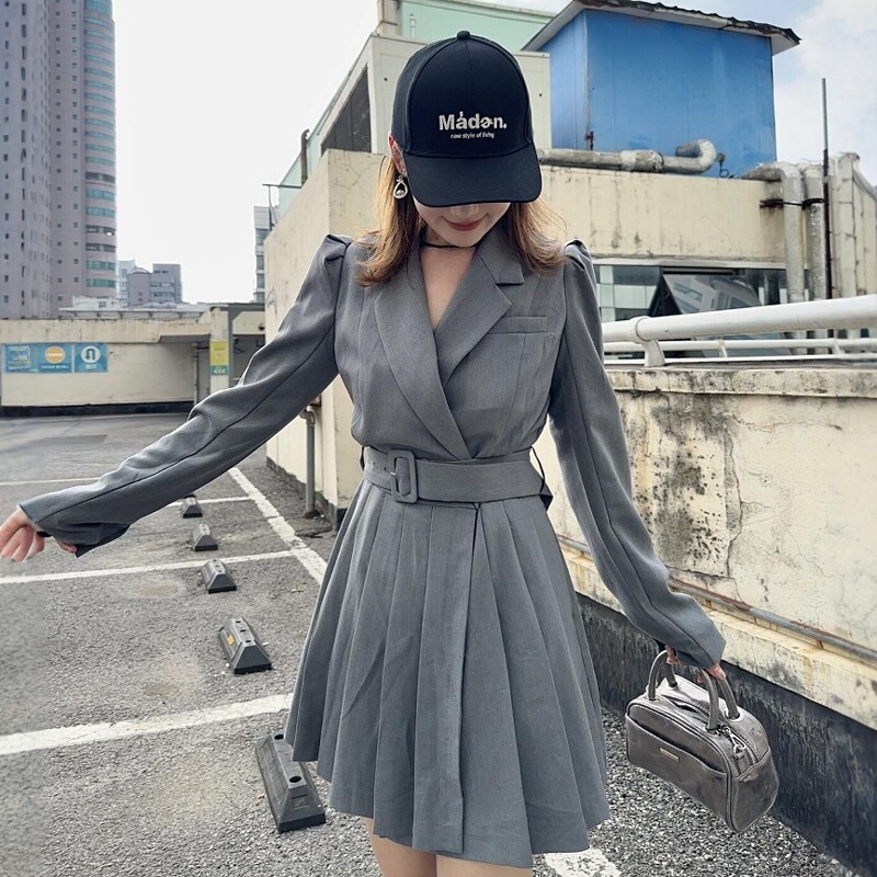 巴黎印象 S家 飒美大女主!显瘦温柔风翻领百褶摆收腰西装连衣裙