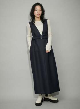 AD@M ET R0PÉ 大V领弧面分割简约大气显瘦好版型茧形收腰连衣裙