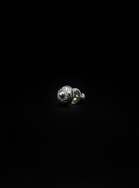 AntidoteBuyersClub Engraved Rivet Earring 唐草圆钉 金针耳钉