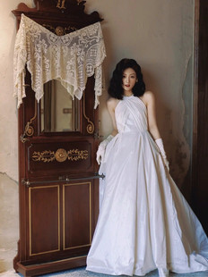 缎面轻婚纱2022新款塔夫绸小众礼服白色显瘦新娘结婚旅拍出门纱夏