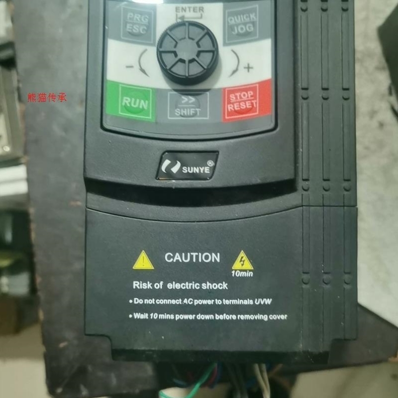 议价日业变频器CM530H4T2R2GB/4R0PB实物图