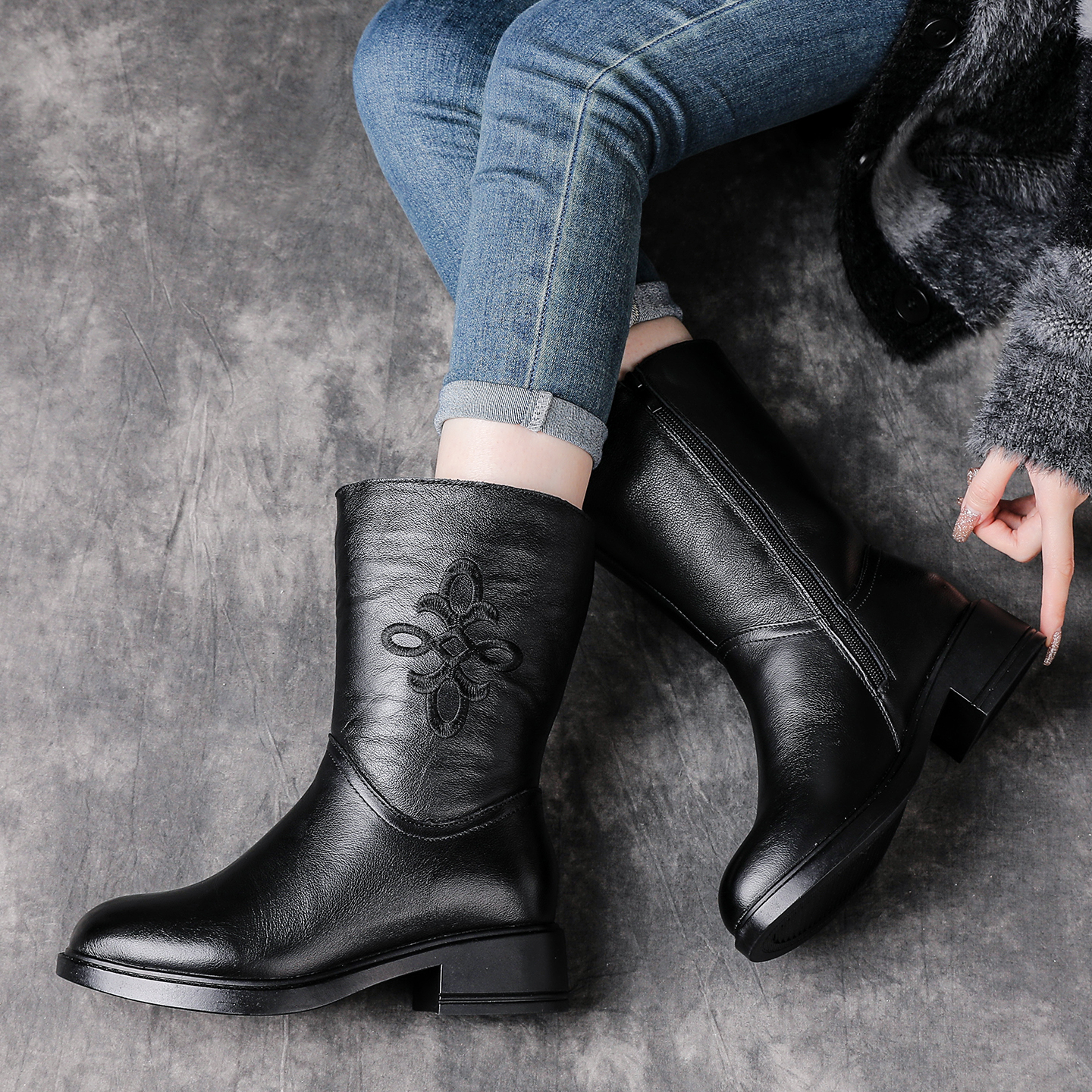 头层牛皮真羊毛靴子绣花中筒靴