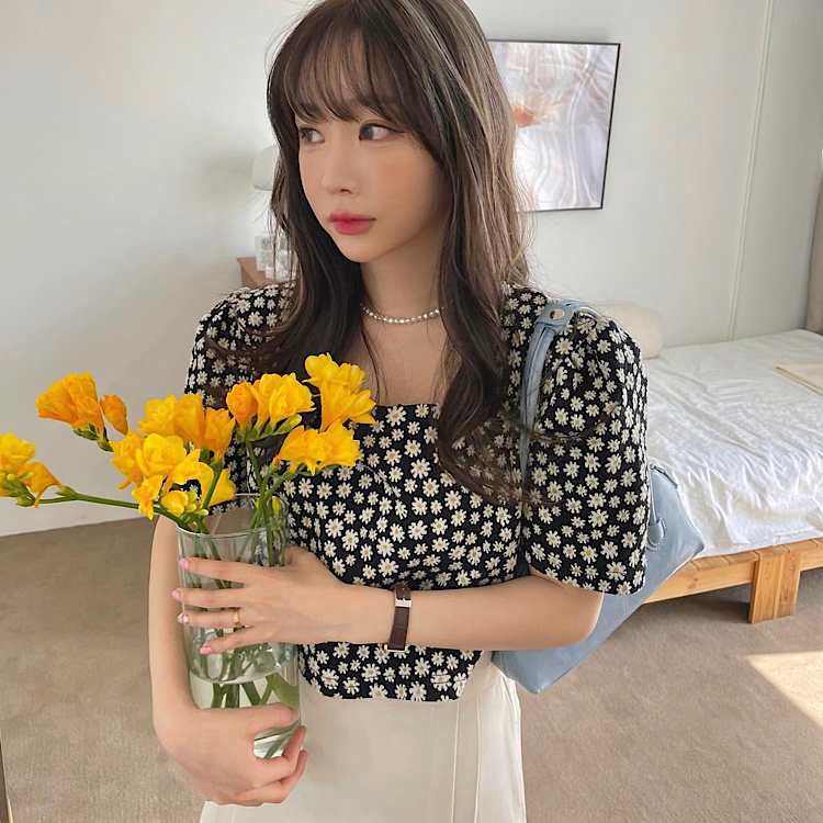 Girl's square neck short Daisy sweet age reducing top