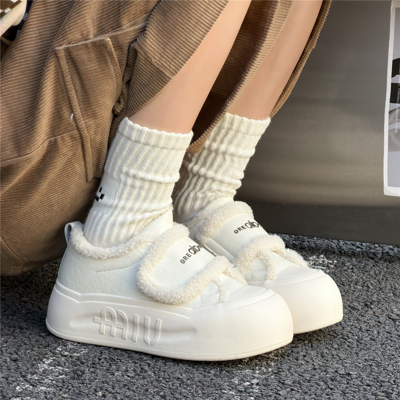恋典厚底加绒保暖小白鞋女2025冬新款百搭软底显脚小真皮休闲棉鞋