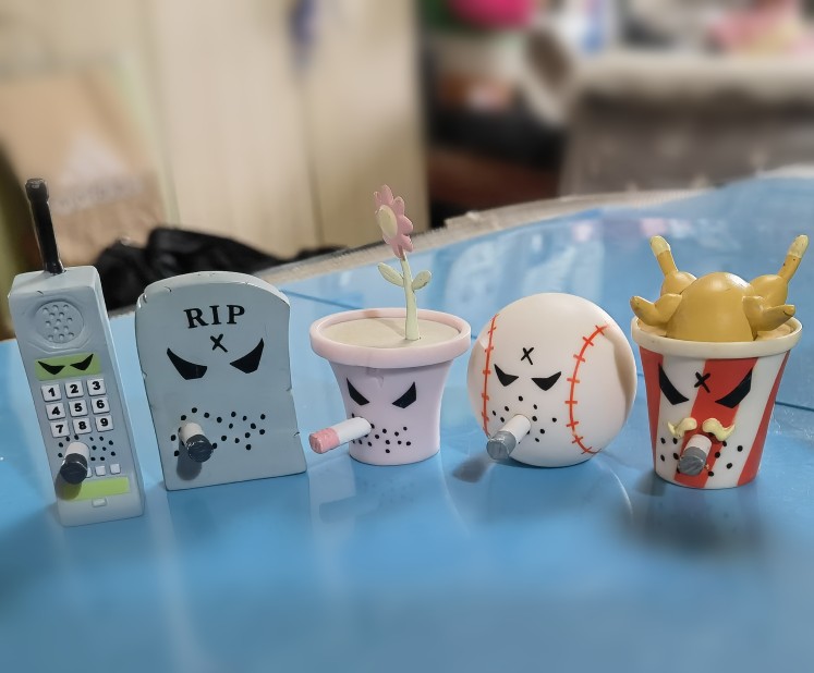 kidrobot盒蛋小公仔原版散货火石