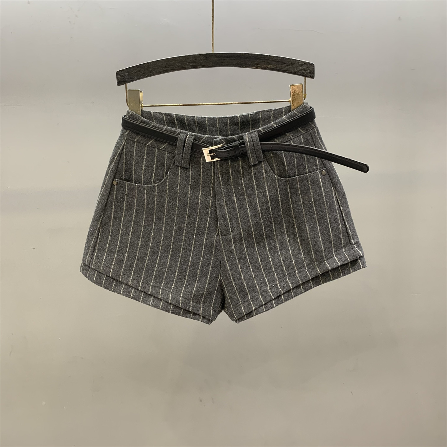 灰色条纹毛呢短裤女2026年秋冬新款时尚高腰显瘦外穿a字阔腿靴裤,女装/女士精品,西装裤/正装裤,淘宝优惠券,粉丝福利购,淘宝优惠卷