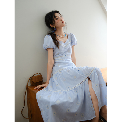 谜秀法式甜美刺绣花朵泡泡袖连衣裙收腰显瘦A字大摆裙MXE35L2271