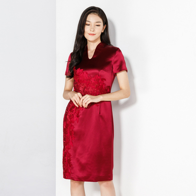 玫而美短袖V领中长缎面刺绣婚庆绣花收腰礼服裙MCLT21100