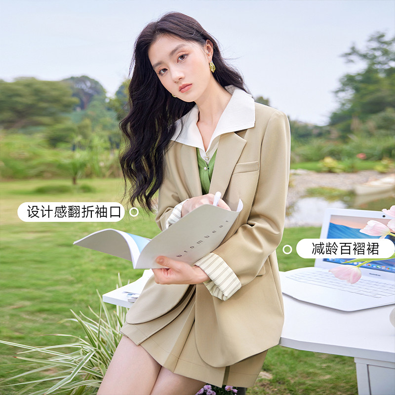香影卡其色西装外套女秋季2025英伦风休闲西服百褶裙两件套装