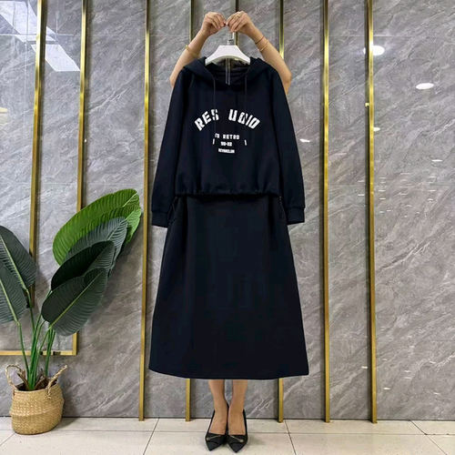 胖mm显瘦大码女装字母卫