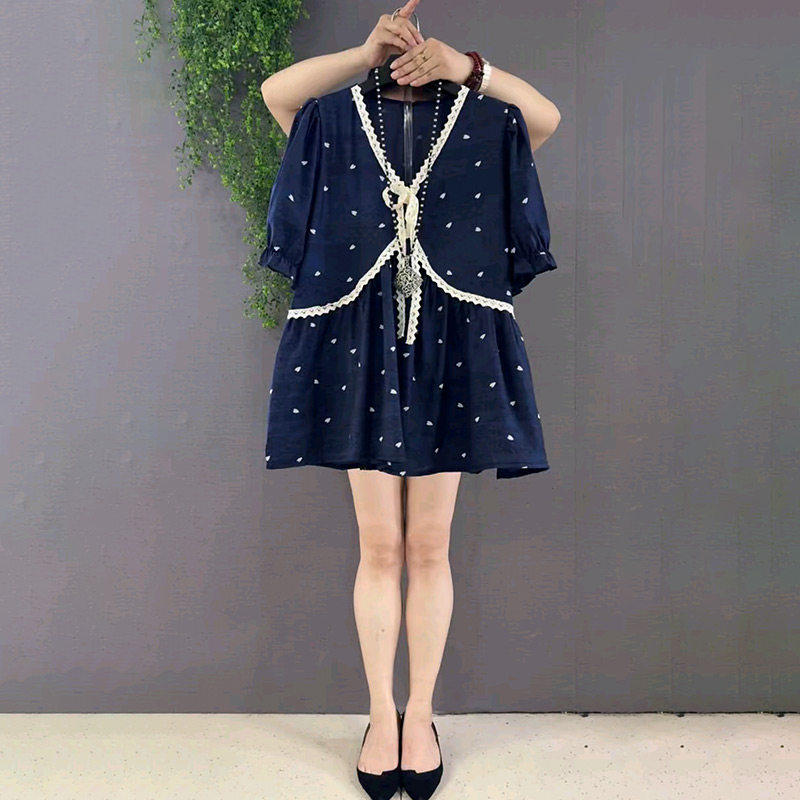 韩版V领时尚花边短袖爱心女人衫胖妹妹夏季大尺码女装百搭显瘦上