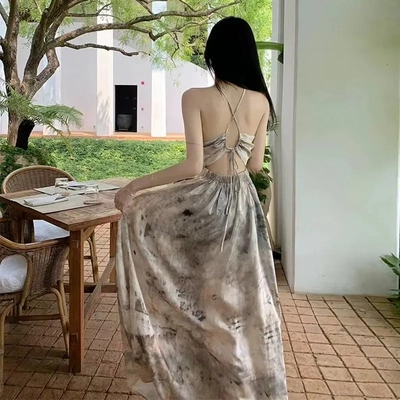 茶歇法式碎花吊带连衣裙女夏季甜辣妹气质收腰海边度假沙滩长裙子