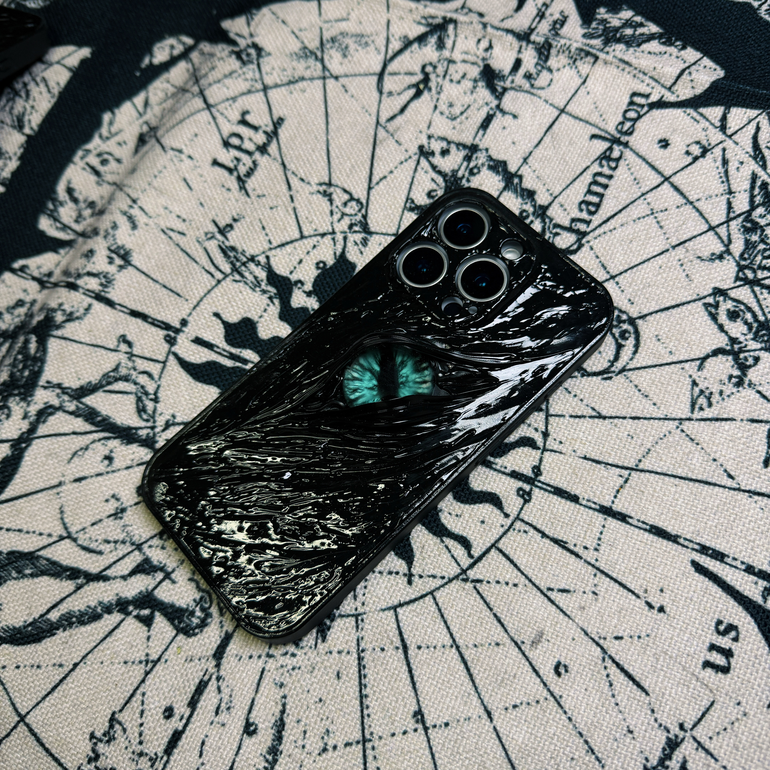 恶魔之眼会发光可定制任意机型