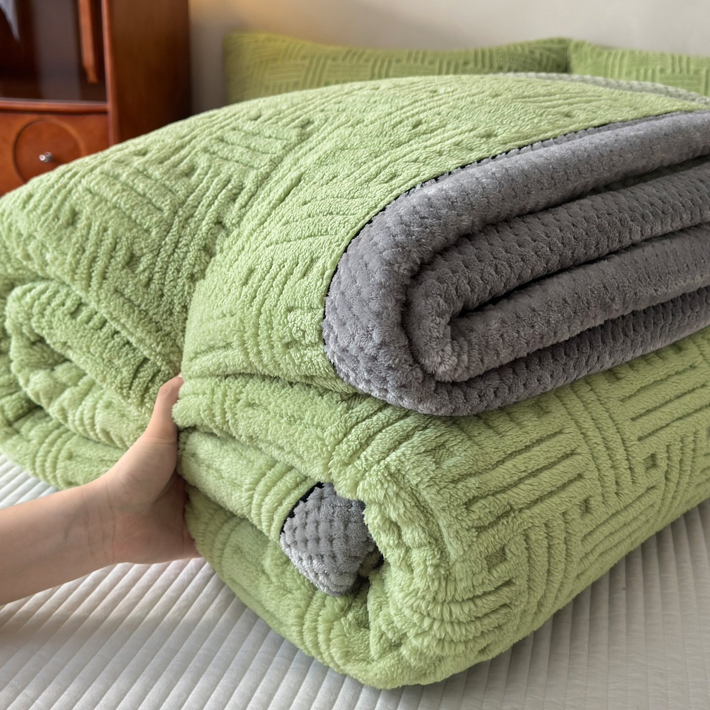 加厚提花舒棉绒空调被冬季牛奶绒保暖毛毯珊瑚绒办公盖腿毯车用毯