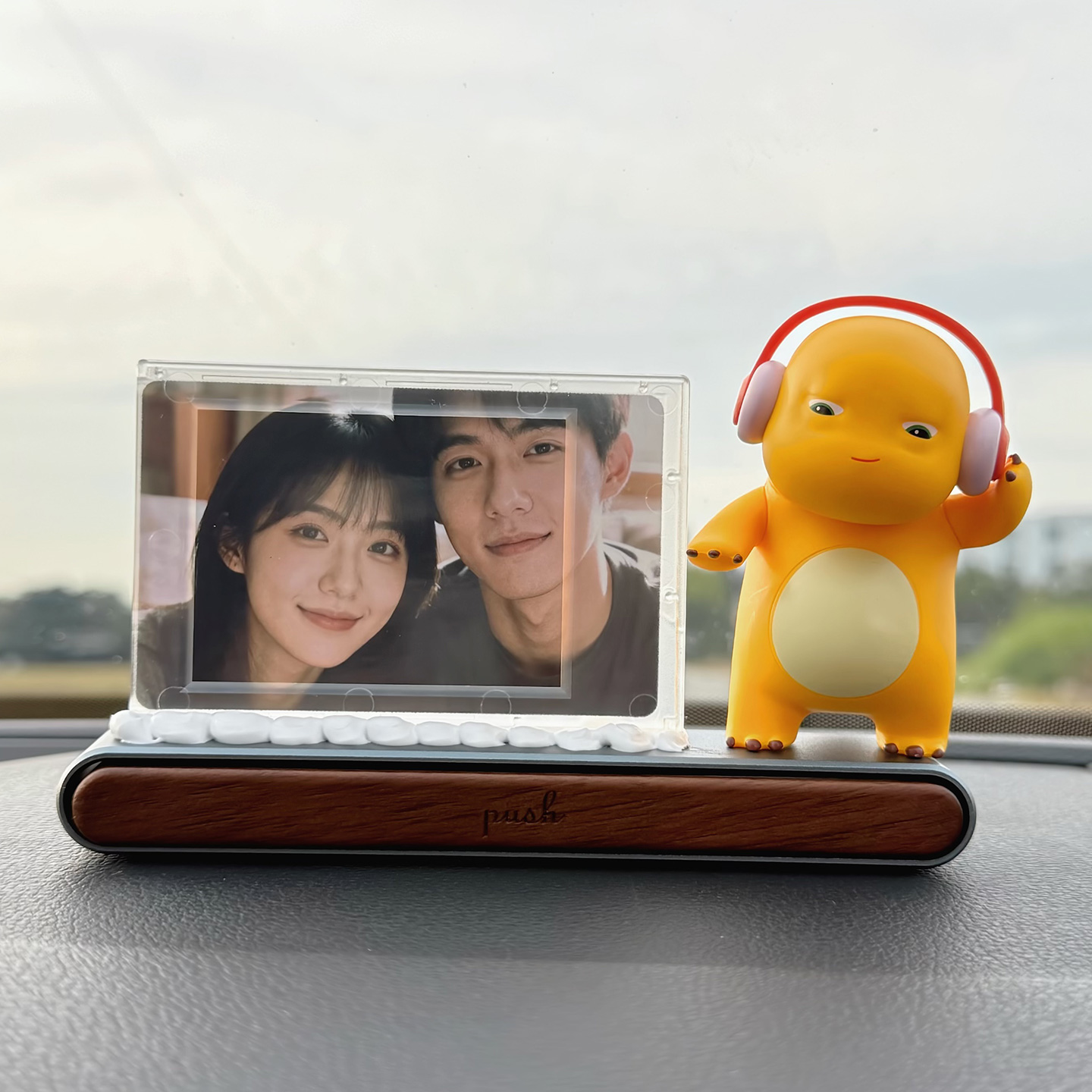 奶龙拍立得临时停车牌摆件