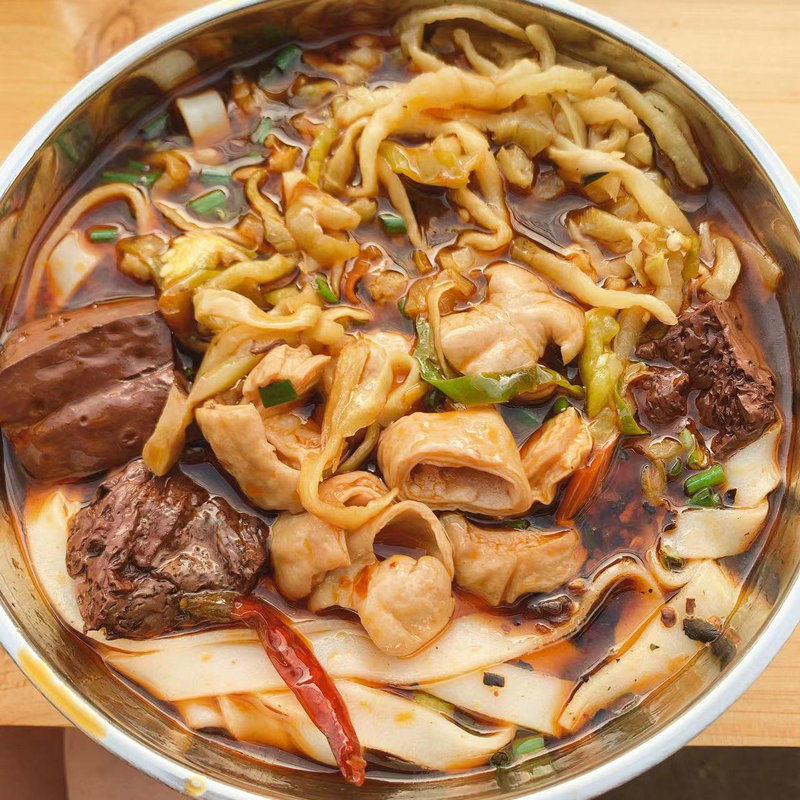 荆州的早餐超好吃 一份300克新鲜米粉+浇头 沙市牛肉肥肠牛杂米粉