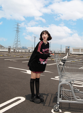 YEP设计感黑色印花圆领卫衣女春秋2024年新款插肩袖宽松无帽上衣