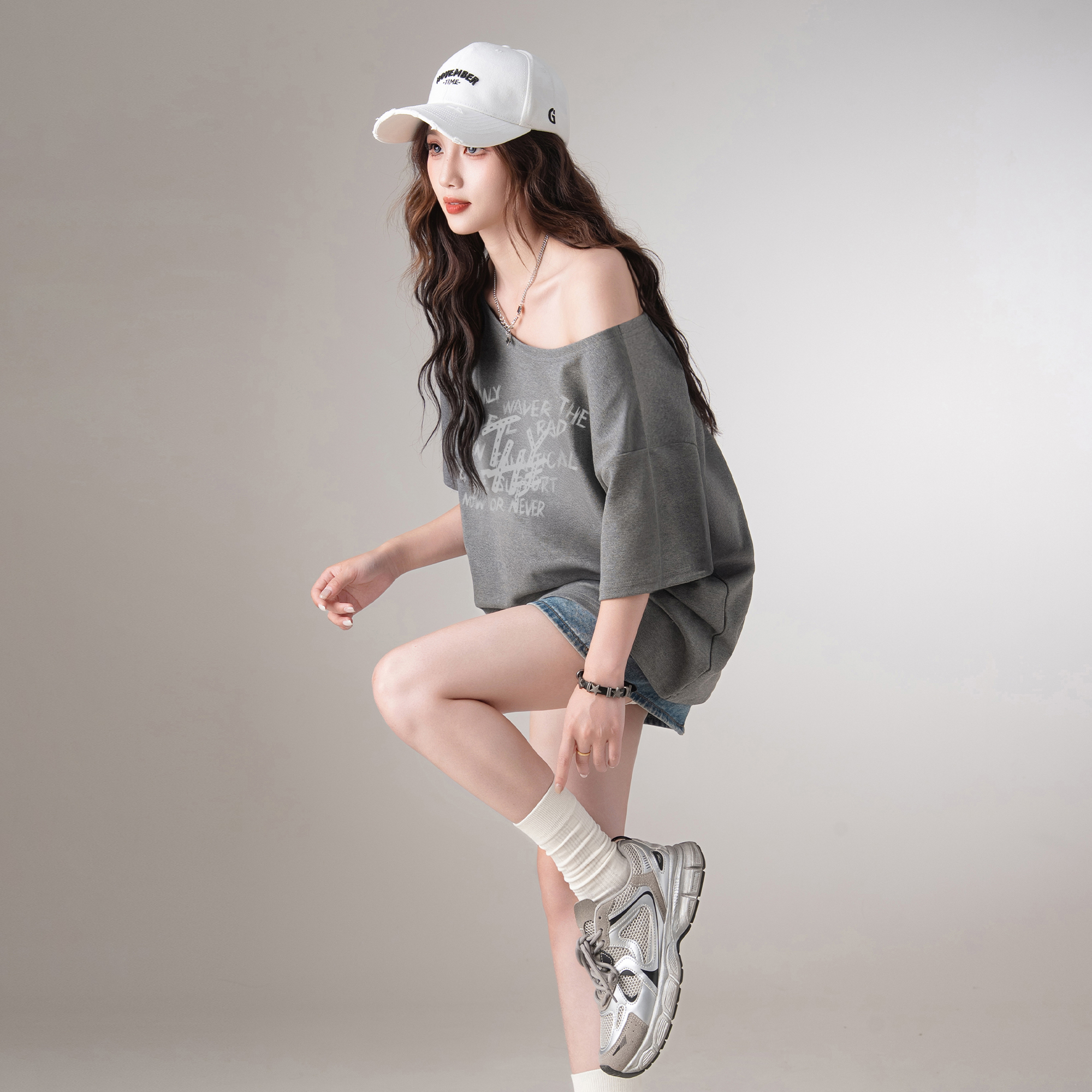 2025夏季新款一字领斜肩露肩印花短袖T恤女ins辣妹风宽松上衣潮