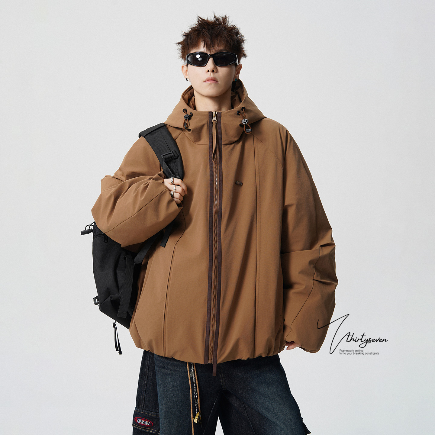 卡其色重磅白鸭绒连帽羽绒服男