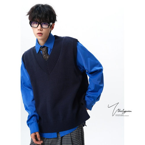 日系高级感叠穿V领针织马甲男