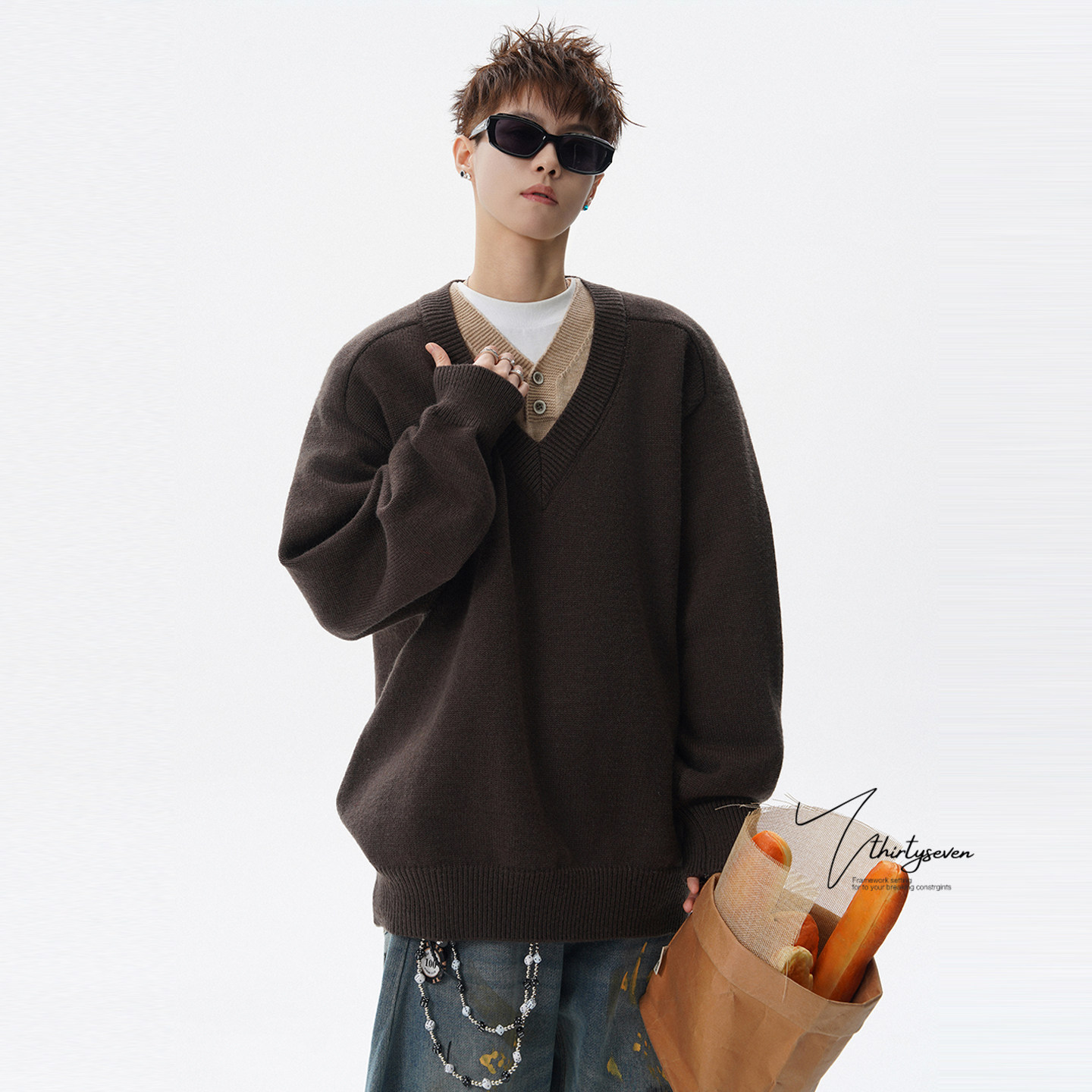 V37复古老钱风假两件V领针织衫