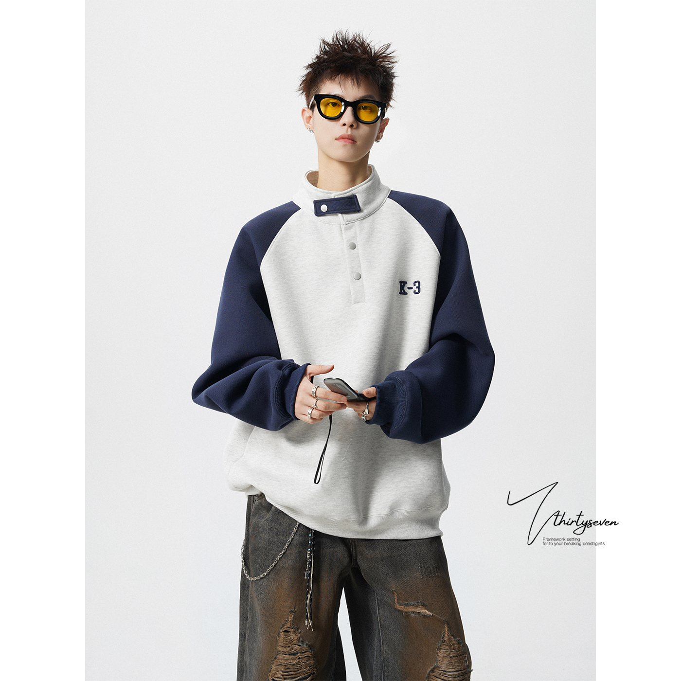 V37美式复古撞色拼接半开领卫衣