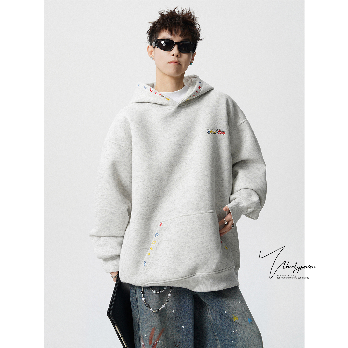 潮牌字母刺绣情侣连帽卫衣男