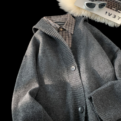 深灰色慵懒风开衫毛衣