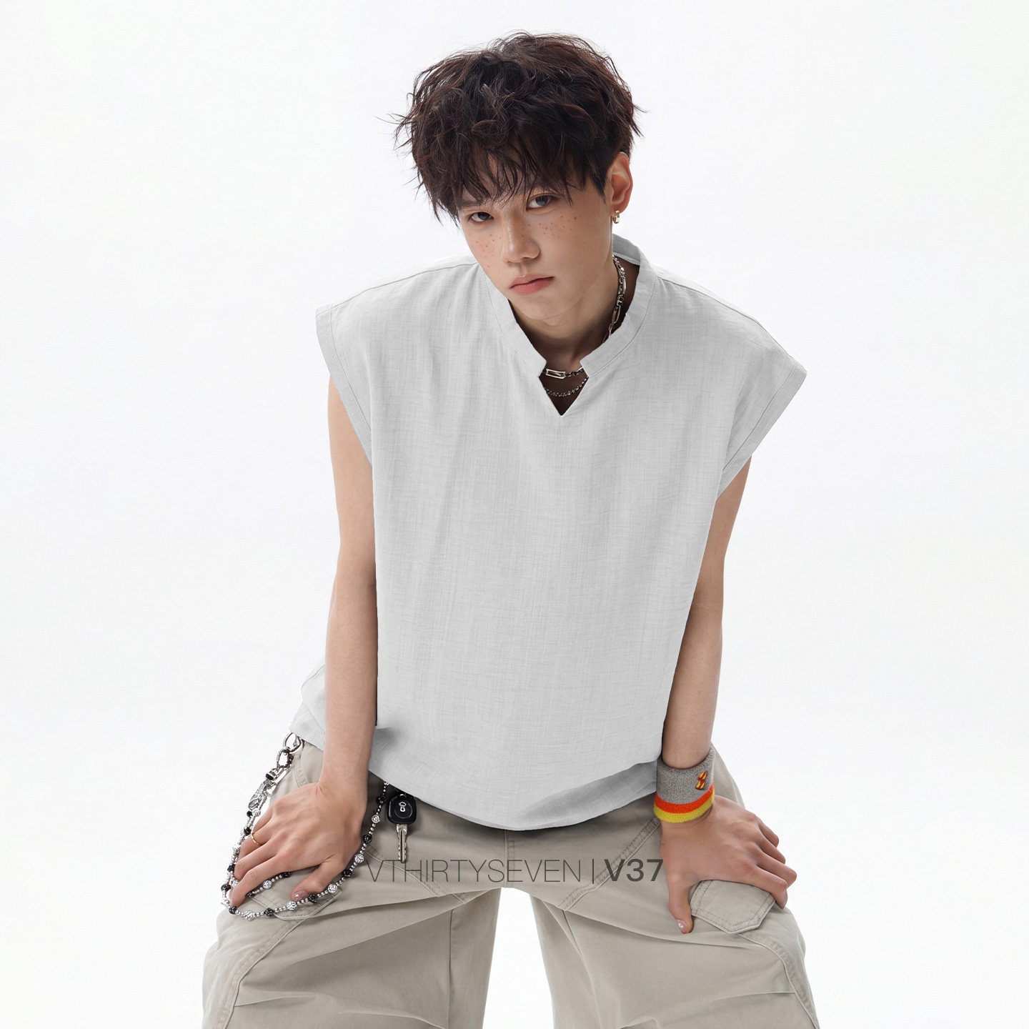 美式仿亚麻小V领背心男图片