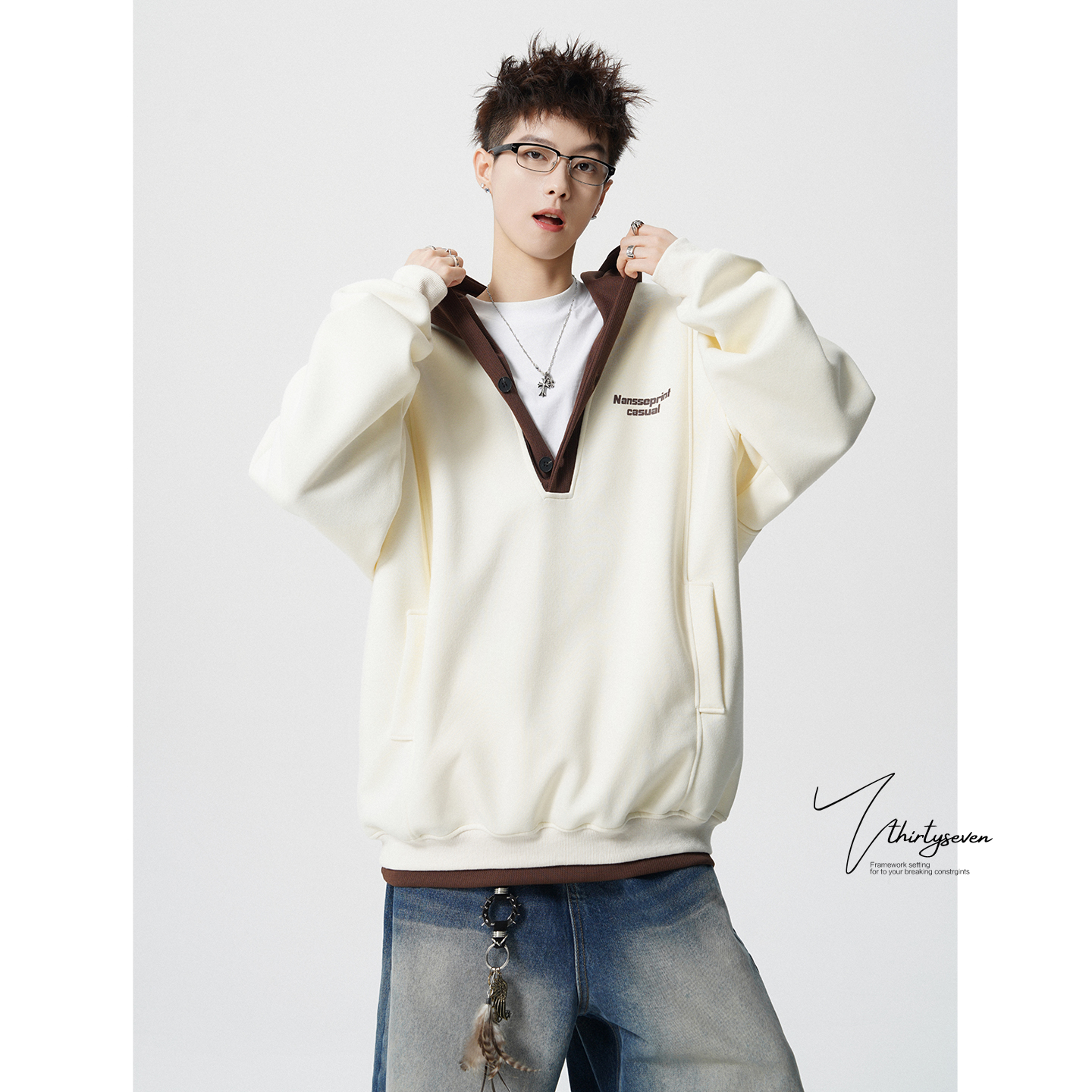 美式设计感撞色V领连帽卫衣男