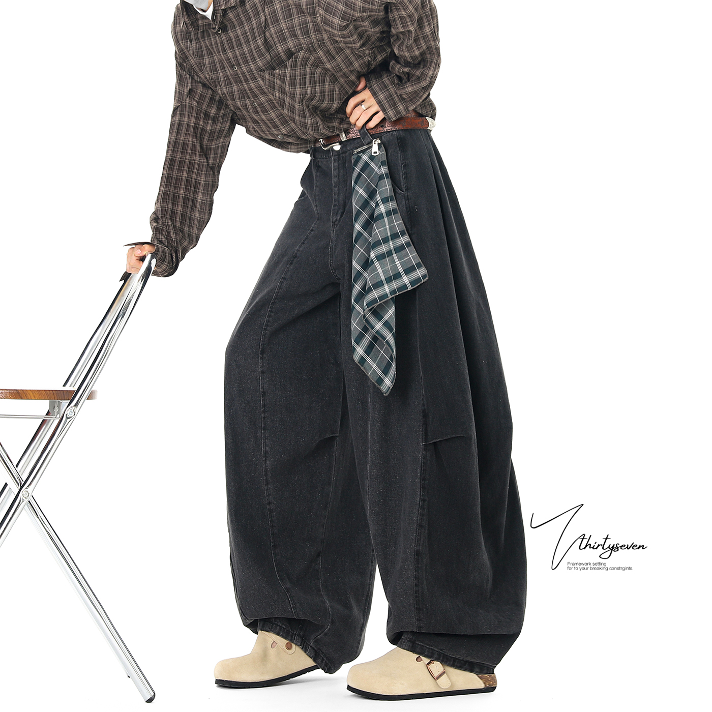 设计感可拆卸方巾弯刀牛仔裤男