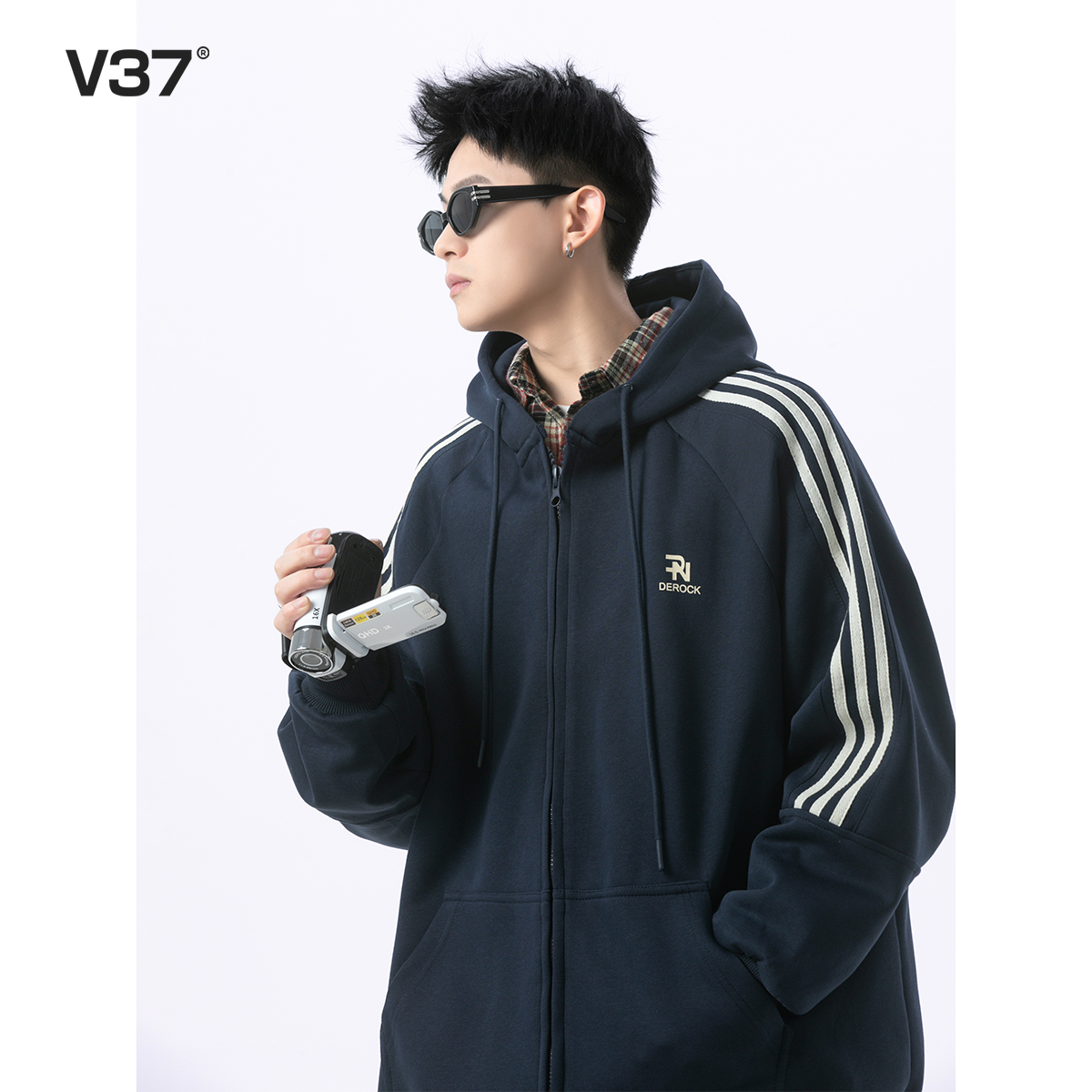 V37三条杠开衫卫衣男款春