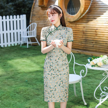 旗袍26年春夏新款女春秋改良年轻款绿色修身中长微弹力连衣裙碎花