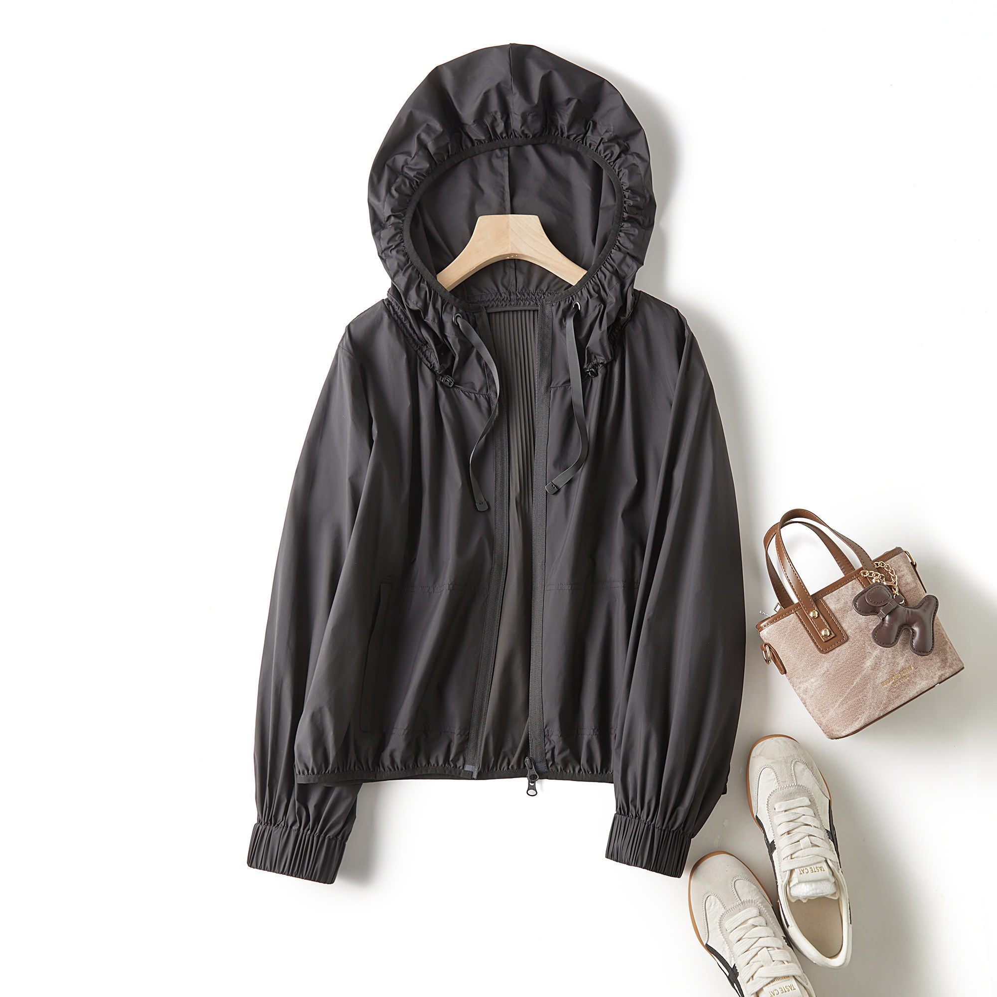 高级哑光面料宽松显瘦百搭黑色拉链女装休闲风连帽短款外套女春夏