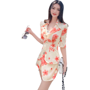 VJE夏季印花短袖西装套装女新款时尚小西服小心机裙裤两件套