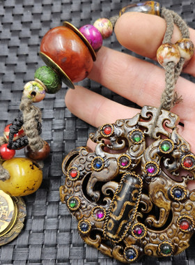 岫玉双龙壁玉石挂件复古