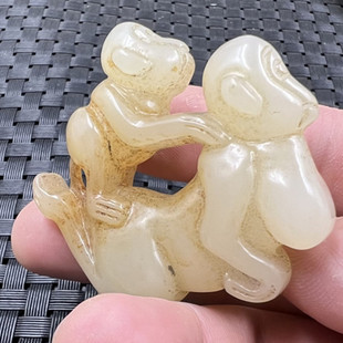 新疆和田外蒙料生肖猴挂件仿和田玉猴子吊坠仿玉石镂空挂件手把件