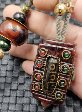 方形岫玉路路通玉石挂件